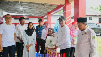 HUT PMI ke-80 Rum Pagau dan Lahmuddin Salurkan Paket Sembako BAZNAS Boalemo  