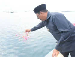 Rum Pagau dan Forkopimda Gelar Tabur Bunga di Laut