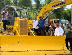 Pemkab Bonebol Terima Bantuan Alat Berat, Optimalkan Pengelolaan TPA