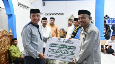 Lahmudin Hambali Safari Ramadhan di Desa Limba Tihu, Serahkan Bantuan BAZNAS untuk Kaum Dhuafa