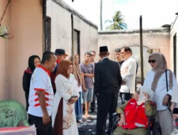 Ismet Mile Sambangi Korban Kebakaran di Bendungan