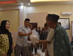 Wabup Boalemo Serahkan Bantuan Pangan Pemprov