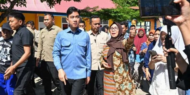 Wapres Gibran Rakabuming Meninjau Kondisi Sekolah SDN 7 Bulango Utara Pasca Kebakaran. (Foto Istimewa)