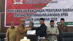 Transparansi APBD 2025, Bupati Ismet Mile Serahkan Ranperda Pertanggungjawaban ke DPRD Bone Bolango