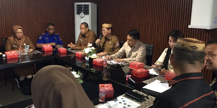 Sekretaris Daerah Bone Bolango, Iwan Mustapa saat menerima kunjungan kerja Tim Reses DPRD Provinsi Gorontalo Dapil II. (Sumber Foto: Kominfo)