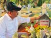Kerinduan Tak Terbendung, Air Mata Bupati Rum Pagau Tumpah Saat Ziarah ke Makam Almarhum Rachmat Gobel