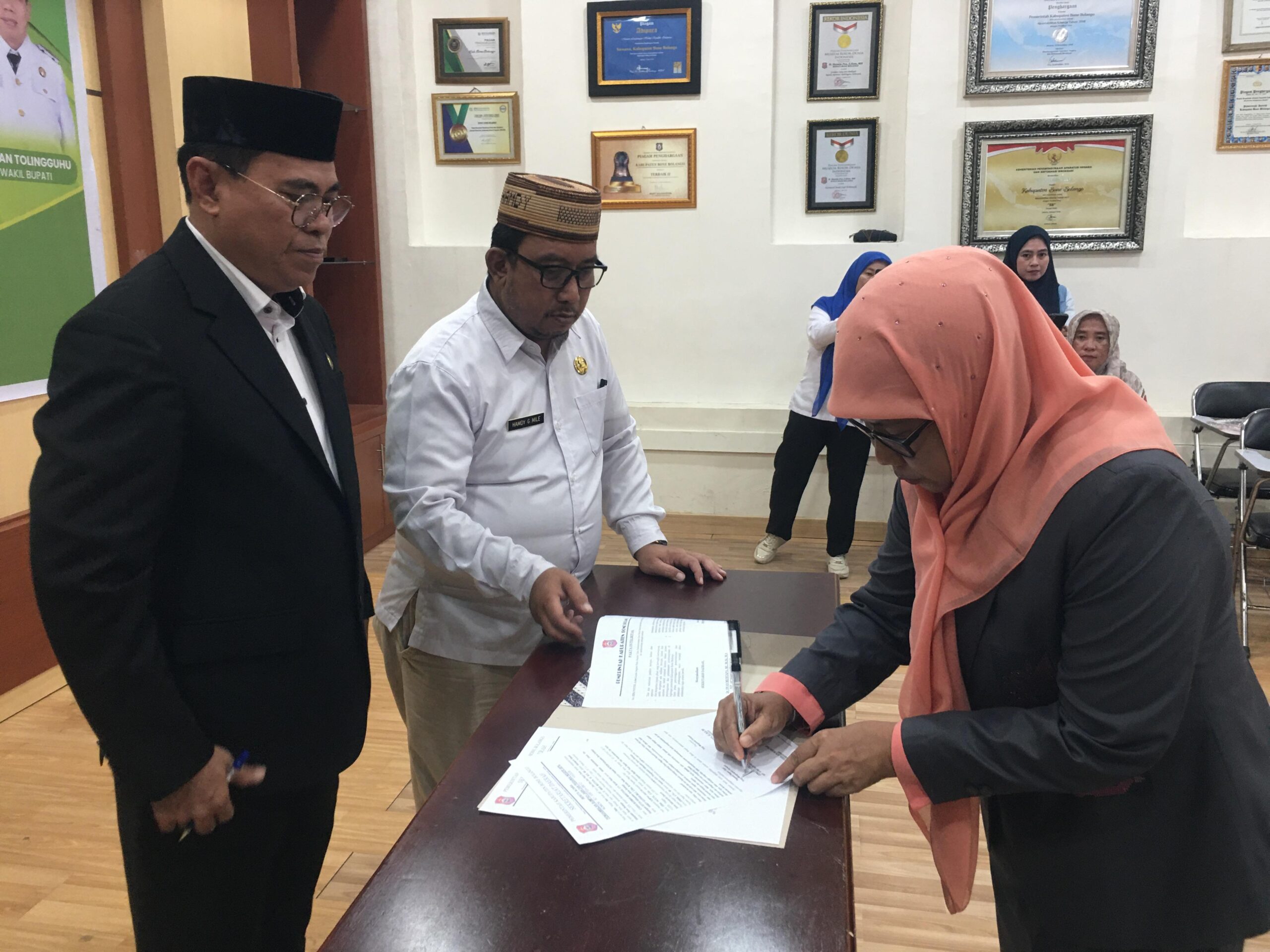 Penyegaran Birokrasi, Sekda Bone Bolango Lantik Kabag Tata Pemerintahan Baru. (Foto: Kominfo)