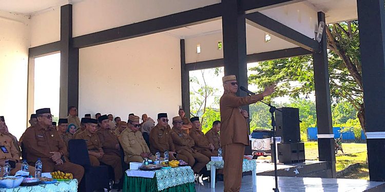 Bupati Ismet Mile saat memimpin Apel Kerja di lingkungan Pemerintah Kabupaten Bone Bolango.(Sumber Foto: Kominfo)