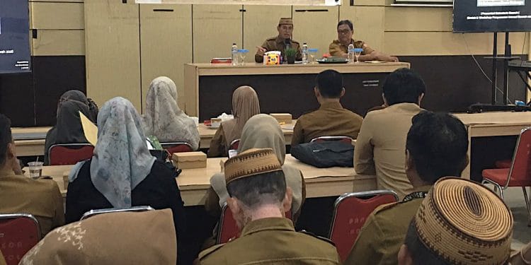 Sekretaris Daerah Bone Bolango, Iwan Mustapa saat memberikan sambutan pada Pembukaan Bimtek dan Workshop Penyusunan Inovasi Daerah di Aula Tolopani Bappeda Litbang Bone Bolango.(Sumber Foto: Kominfo)