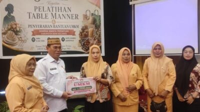 Hadir dan Berdampak, DWP Bone Bolango Salurkan Bantuan UMKM hingga Gelar Pelatihan Table Manner