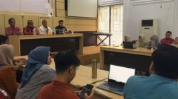 Sekretaris Daerah Bone Bolango, Iwan Mustapa saat membuka kegiatan Penyusunan Kebutuhan Jabatan Fungsional Analis Sumber Daya Manusia Aparatur Pemerintah Kabupaten Bone Bolango Tahun 2026.(Foto Kominfo)