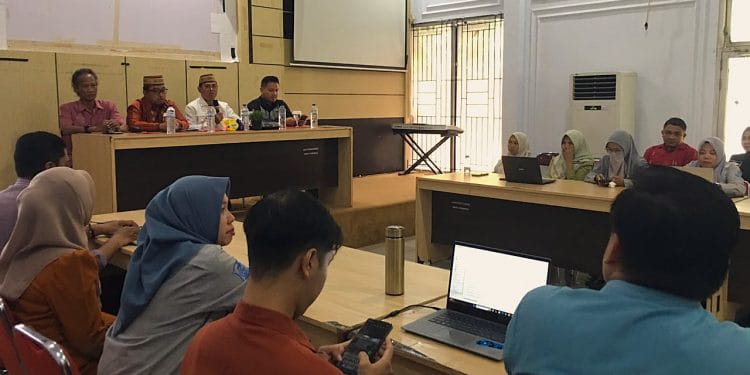 Sekretaris Daerah Bone Bolango, Iwan Mustapa saat membuka kegiatan Penyusunan Kebutuhan Jabatan Fungsional Analis Sumber Daya Manusia Aparatur Pemerintah Kabupaten Bone Bolango Tahun 2026.(Foto Kominfo)