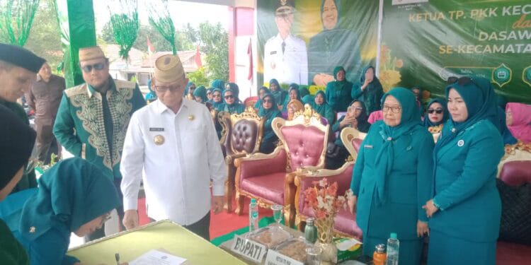 Lantik PKK Bulawa, Ruwaida Mile Tekankan Aksi Nyata Kader di Lapangan.(Foto: Diskominfo Bone Bolango)